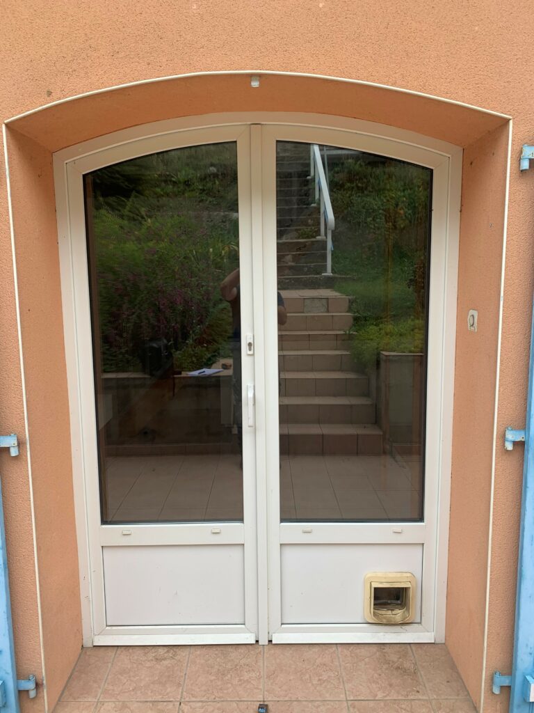 Porte entrée cintrée Liverdun alu RAL 7016 fixes latéraux MAN OF STYLE prise cote technique