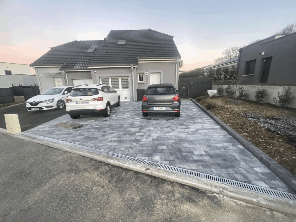 Réfection cour avant Tomblaine terrassement pavé nuagé palissades MAN OF STYLE plaques égout compteurs