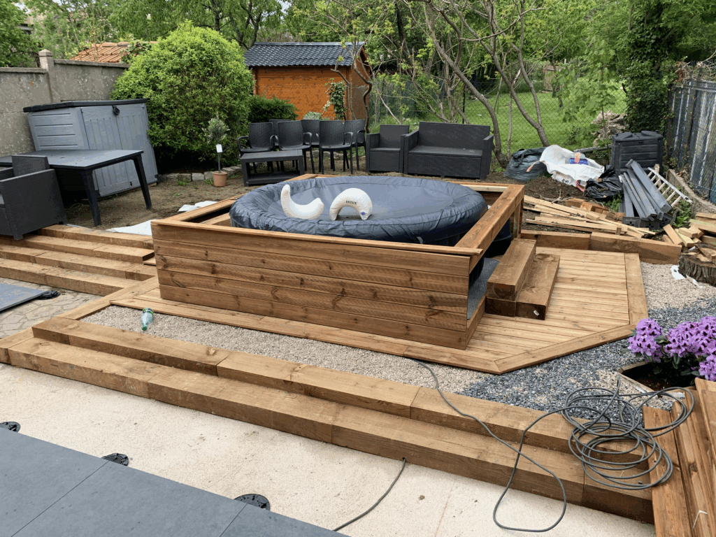 Terrasse spa Champenoux dalles plots traverses paysagères MAN OF STYLE habillage structure bien-être