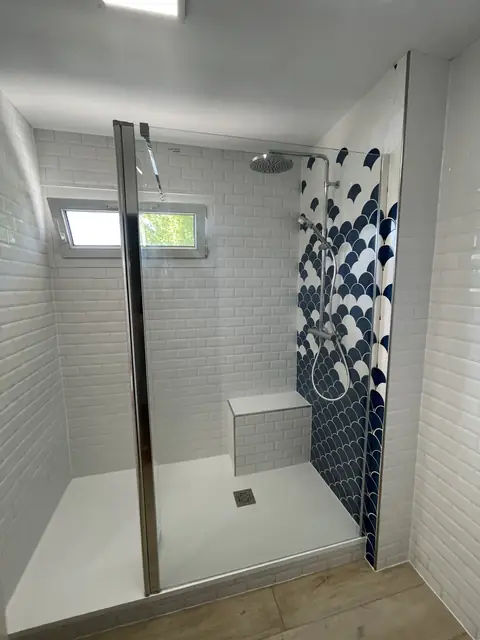 Douche en carrelage écaille à Villers-lès-Nancy