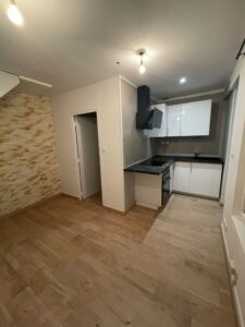Rénovation Duplex Nancy Centre – Tous Corps d’États 45m² Cuisine Escalier